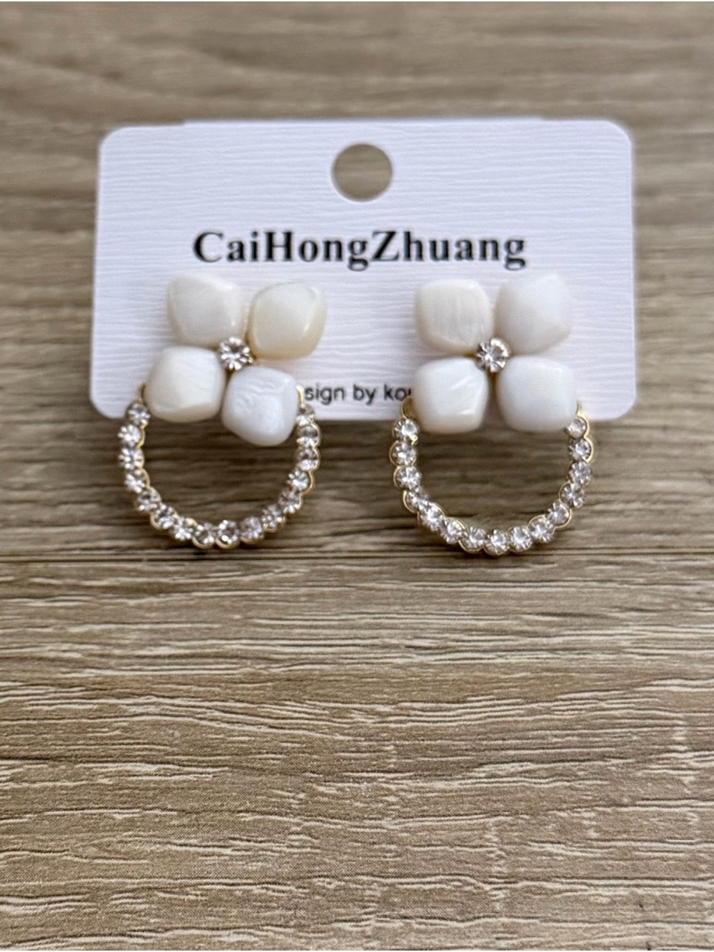 White Flower Crystal Hoop Dangle Earrings NWT - Picture 2 of 3
